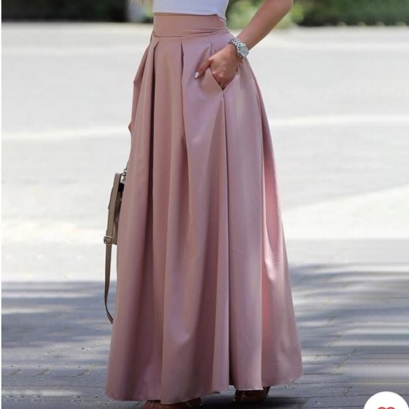 ❌Sold❌Crop Top & Pleated Skirt - Picture 3 of 5